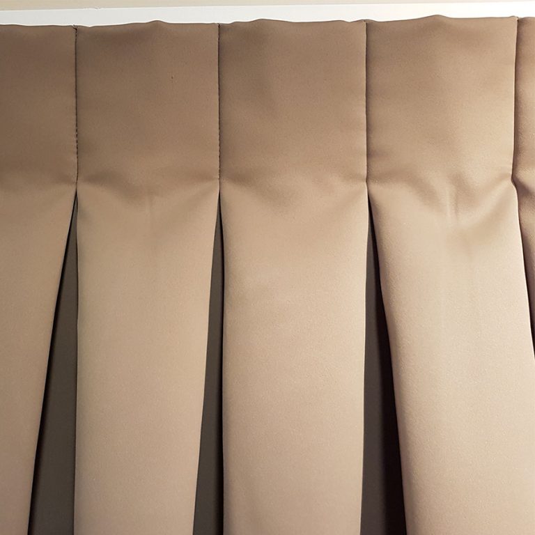 Box-Pleat-Drape-display