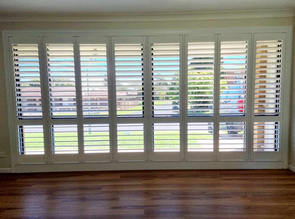 horizontal shutter blinds on narrow windows