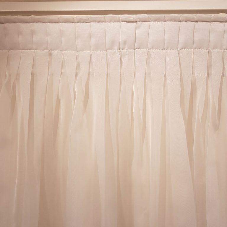 Knife-pleat-sheer
