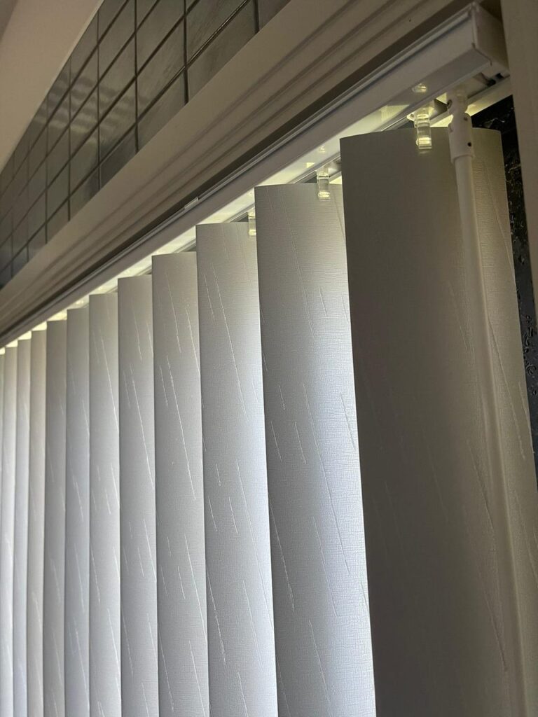 PVC vertical blind headrail, carriers and wand detail